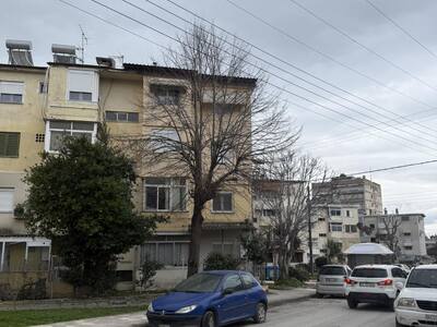 Κλάδεμα κορυφής δέντρου 7 μέτρων  	Χανίων