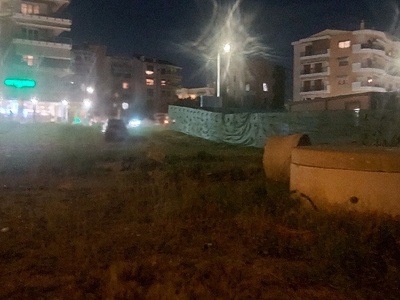 Μη αποκομιδή τσιμεντένιων κυλινδικών ογκολίθων στον υπαίθριο χώρο στάθμευσης Ανδρέα Παπανδρέου & Στρατηγού Σαράφη