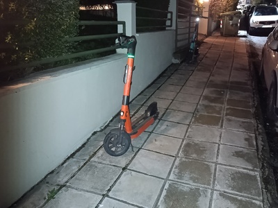 Παρατημένα ηλεκτρικά πατινια