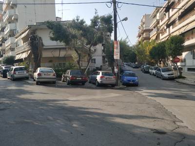 Πεζοδρόμιο - πάρκινγκ
