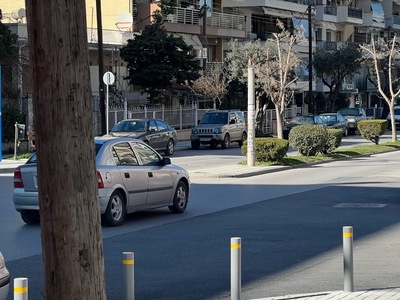 Κατεστραμένη κολωνα φωτισμου  Πόντου