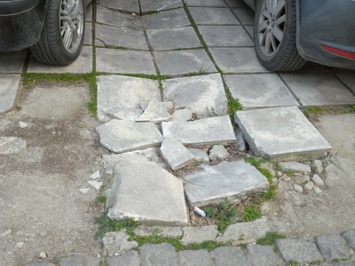 ΣΠΑΣΜΕΝΕΣ ΠΛΑΚΕΣ ΠΕΖΟΔΡΟΜΙΟΥ  ΒΛΑΣΙΟΥ ΓΑΒΡΙΗΛΙΔΗ ΕΩΣ ΓΩΝΙΑ ΚΑΠΕΤΑΝ ΓΚΟΝΗ