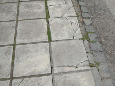 ΣΠΑΣΜΕΝΕΣ ΠΛΑΚΕΣ ΠΕΖΟΔΡΟΜΙΟΥ  ΒΛΑΣΙΟΥ ΓΑΒΡΙΗΛΙΔΗ ΕΩΣ ΓΩΝΙΑ ΚΑΠΕΤΑΝ ΓΚΟΝΗ