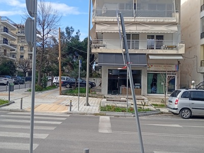 Στραβή πινακίδα σήμανσης οδικής κυκλοφορίας  Βλασίου Γαβριηλίδη