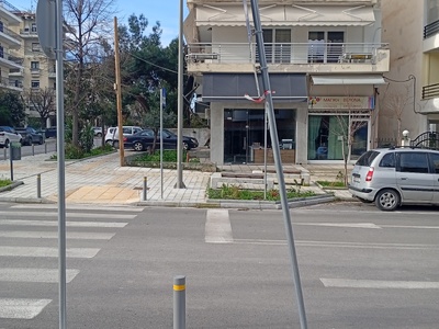 Στραβή πινακίδα σήμανσης οδικής κυκλοφορίας  Βλασίου Γαβριηλίδη