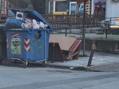 Κάδοι σκουπιδιών  Δαβάκη