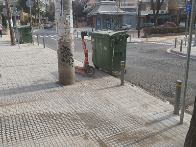 Λάθος θέση κάδου απορριμμάτων  ΣΜΥΡΝΗΣ
