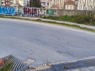 Ακατάλληλο οδόστρωμα  Καραβαγγέλη