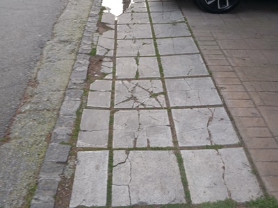 Αλλαγή σε πλάκες πεζοδρομίου