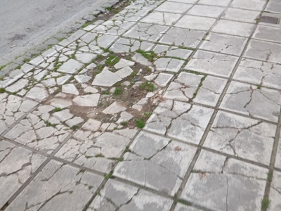 Αλλαγή σε πλάκες πεζοδρομίου