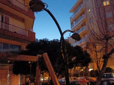 Δεν λειτουργούν τα φώτα στο πάρκο Βλαχερνών  Βλαχερνών