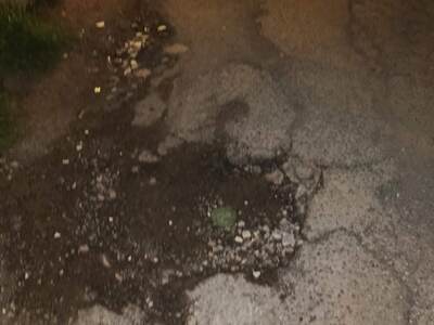 Οδόστρωμα σε πολύ κακή κατάσταση   Λαοδικείας