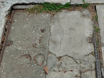 ΚΑΚΟΤΕΧΝΙΕΣ ΣΤΟ ΠΕΖΟΔΡΟΜΙΟ  ΘΕΡΑΠΕΙΩΝ