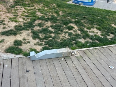 βλαβη Φωτισμου ποδηλατοδρομου και  πλατο τραπεζοκαθισματων  Μεταμορφώσεως