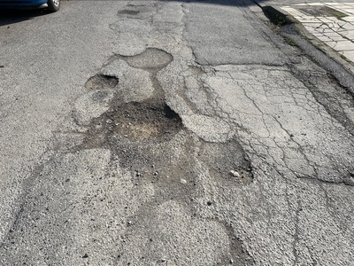 λακουβα στο οδοστρωμα  Δημήτριου Τσαγκαλίδη