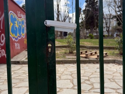 Ασφάλεια πόρτας παιδικής χαράς  πάρκου της Κερασούντος