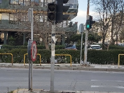 Δυσλειτουργία σηματοδότη πεζών Σαράφη & Μακεδονίας και Βρυούλων