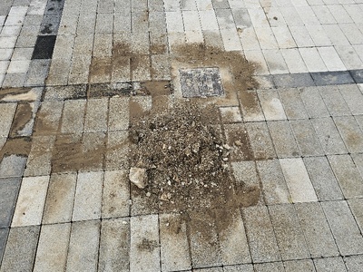 Καταστροφη  νεοu  πεζοδρομιου  απο την ΕΥΑΘ    Κύπρου