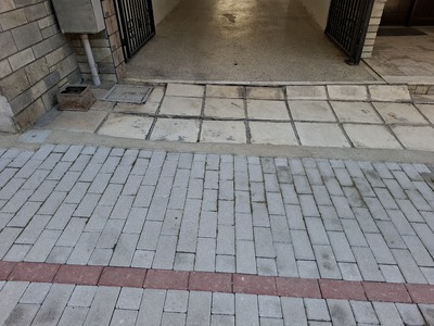 Πεζοδρομιο στην Περικλεους 24