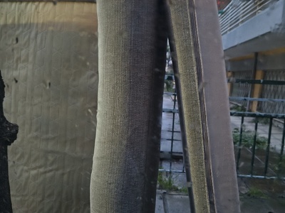 καναπες  παρατημένος δίπλα στον κάδο  Φώκαιας