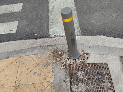 ΤΟΠΟΘΕΤΗΣΗ ΚΟΛΩΝΑΚΙ   ΣΤΗΝ  ΠΛΑΤΕΙΑ ΥΔΡΑΣ ΣΤΗΝ ΣΜΥΡΝΗ