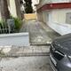 Δεν μπορεί να βγει καρότσι από την οικοδομή Ευελπίδου 28