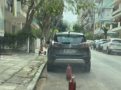 αντικειμενα στη μεση του δρομου  Χάλκης