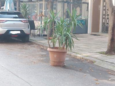 Παράνομη Δέσμευση Θέσης Στάθμευσης με Αντικείμενα Κερκύρας