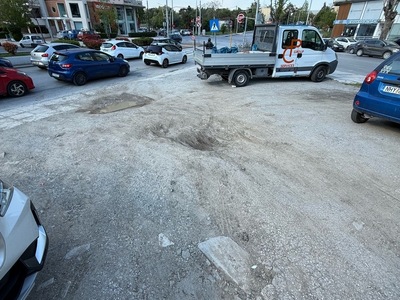τεραστιες λακουβες στο χωματοδρομο  Μητροπολίτη Κυδωνιών Γρηγορίου