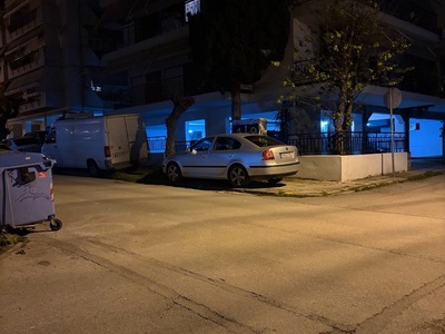 Παράνομη στάθεμυση επι του πεζοδρομίου