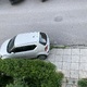 Κατειλημμένο πεζοδρόμιο , παρκάρισμα  να τοποθετήσει ο Δήμος κολωνάκια    Χειμωνίδου με Κιουπτσίδου γωνία