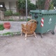Καρεκλες στον καδο   Καλύμνου