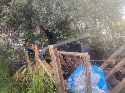 Αποθηκευση εφλευκτων υλικων σε περιφραγμενο αυθαιρετα χωρο  Ομήρου