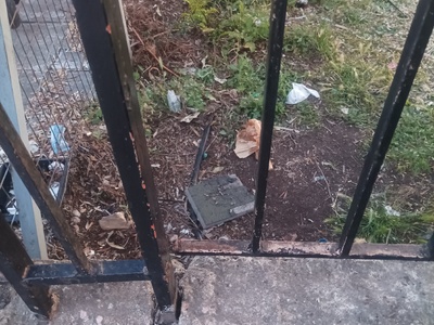 Κάγκελα σπασμένα  στο γήπεδο του Αριστοτέλη