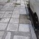 Σπασμένες  πλάκες πεζοδρομίου  Καραμαούνα