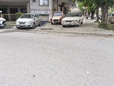Συνεχίζει να τα έχει παρατημένα Αριστοτέλους
