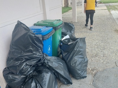 Πλαζ Αρεστού μεσα στη βρομιά