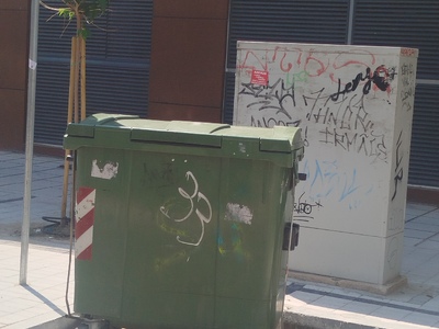 ΥΨΟΜΕΤΡΙΚΗ ΑΠΟΚΛΙΣΗ ΜΕΤΑΞΥ ΣΤΑΘΜΗΣ ΟΔΟΣΤΡΩΜΑΤΟΣ ΚΑΙ ΕΣΟΧΗΣ ΚΑΔΟΥ ΜΕΤΑ ΤΗΝ ΑΣΦΑΛΤΟΣΤΡΩΣΗ  ΣΤΗΝ ΠΛΑΤΕΙΑ ΥΔΡΑΣ  ΣΤΗΝ ΣΜΥΡΝΗΣ
