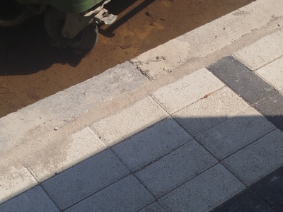 ΥΨΟΜΕΤΡΙΚΗ ΑΠΟΚΛΙΣΗ ΜΕΤΑΞΥ ΣΤΑΘΜΗΣ ΟΔΟΣΤΡΩΜΑΤΟΣ ΚΑΙ ΕΣΟΧΗΣ ΚΑΔΟΥ ΜΕΤΑ ΤΗΝ ΑΣΦΑΛΤΟΣΤΡΩΣΗ  ΣΤΗΝ ΠΛΑΤΕΙΑ ΥΔΡΑΣ  ΣΤΗΝ ΣΜΥΡΝΗΣ