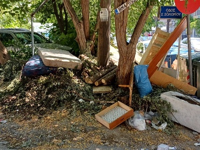 ογκώδη  αντικείμενά   πίσω  απο κάδους Κηφισίας