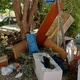 ογκώδη  αντικείμενά   πίσω  απο κάδους Κηφισίας