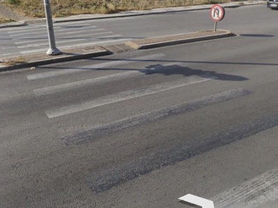 Μη προσβάσιμη διάβαση πεζών στη συμβολή Πόντου και Μητροπολίτου Γρηγορίου