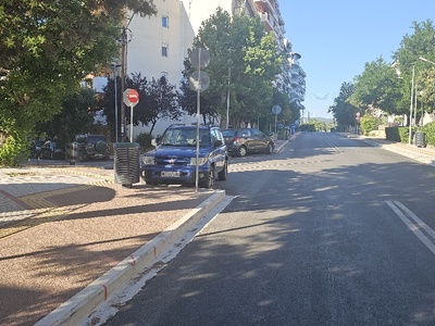 Παρανομη σταθμευση οχηματων  Ερυθρού Σταύρου