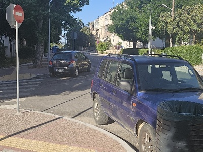 Παρανομη σταθμευση οχηματων  Ερυθρού Σταύρου
