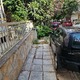 Πεζοδρόμια σπασμένα