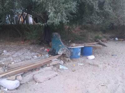 Σκουπίδια στην παραλία  Κελλάριο Όρμο μέχρι το Shark
