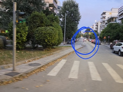 να ισιωσετε την πινακίδα  	Θεμιστοκλή Σοφούλη