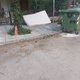 Αφησαν στρωμα στο πεζοδρομιο  Καλύμνου