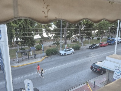 Σκυλιά μέσα σε πάρκα όπου κυκλοφοράνε άνθρωποι και παιδιά. Στο πάρκο στην Νικολάου Πλαστήρα έχουν αφαιρεθεί όλες οι ταμπέλες