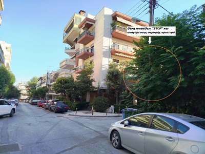 Κλάδεμα δένδρου στο πεζοδρόμιο της συμβολής των οδών Φαναρίου-Χαλκηδόνος τα κλαδιά του οποίου καλύπτουν οδικά σήματα